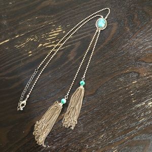 Vintage bolo style necklace. Gold & green!